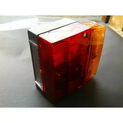 Ліхтар задній легкового причепа універсальний