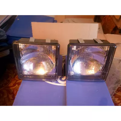 Фара передня квадратна пластмасова ФГ-308